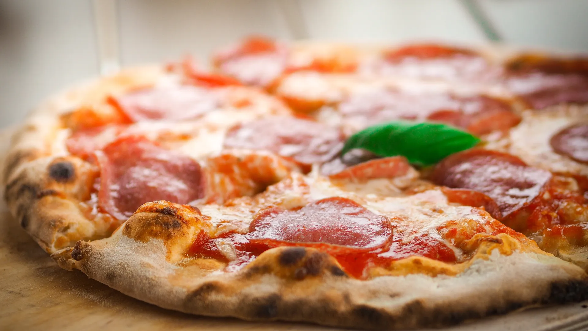 Pizza op Kamado